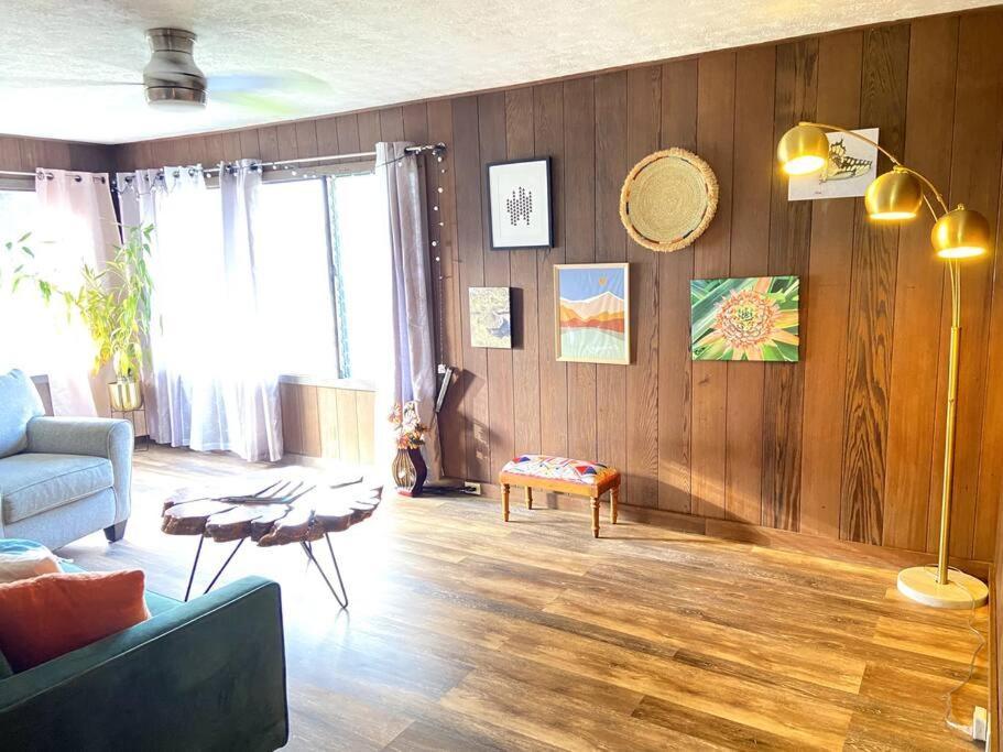 Holiday home The Homebase - Charming 3 Bedroom Home, With Ac! Hilo