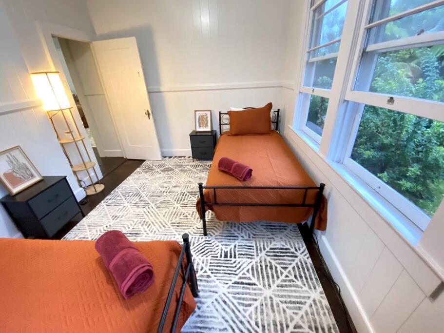 Your Homebase - Lovely 3 Bedroom In Heart Of With Ac!