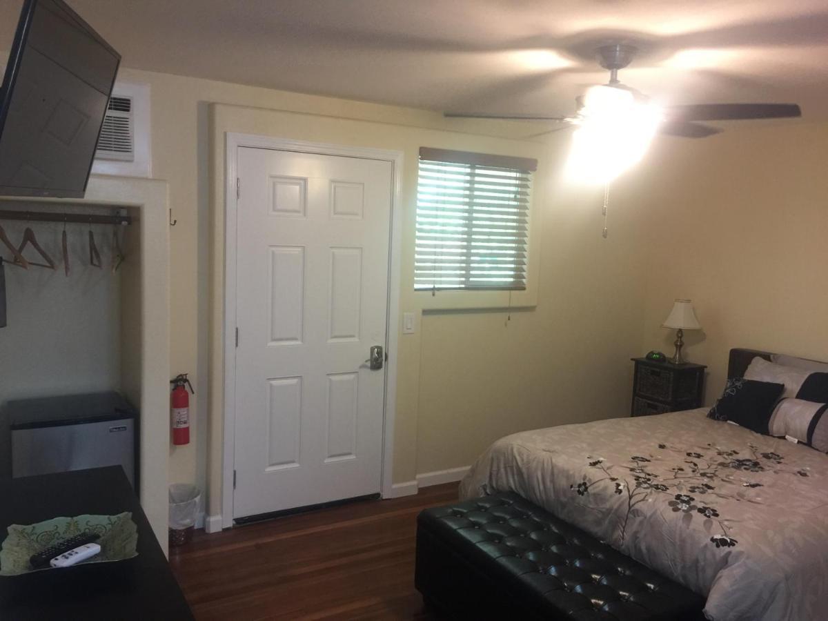 Aaron's Hotel Hilo