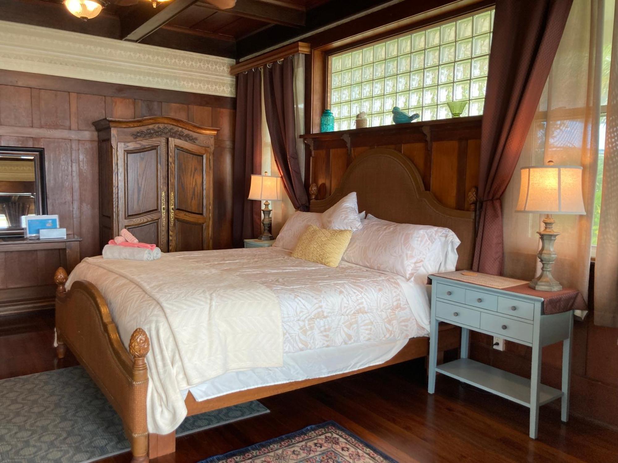 Bay Oceanfront Bed & Breakfast 3*