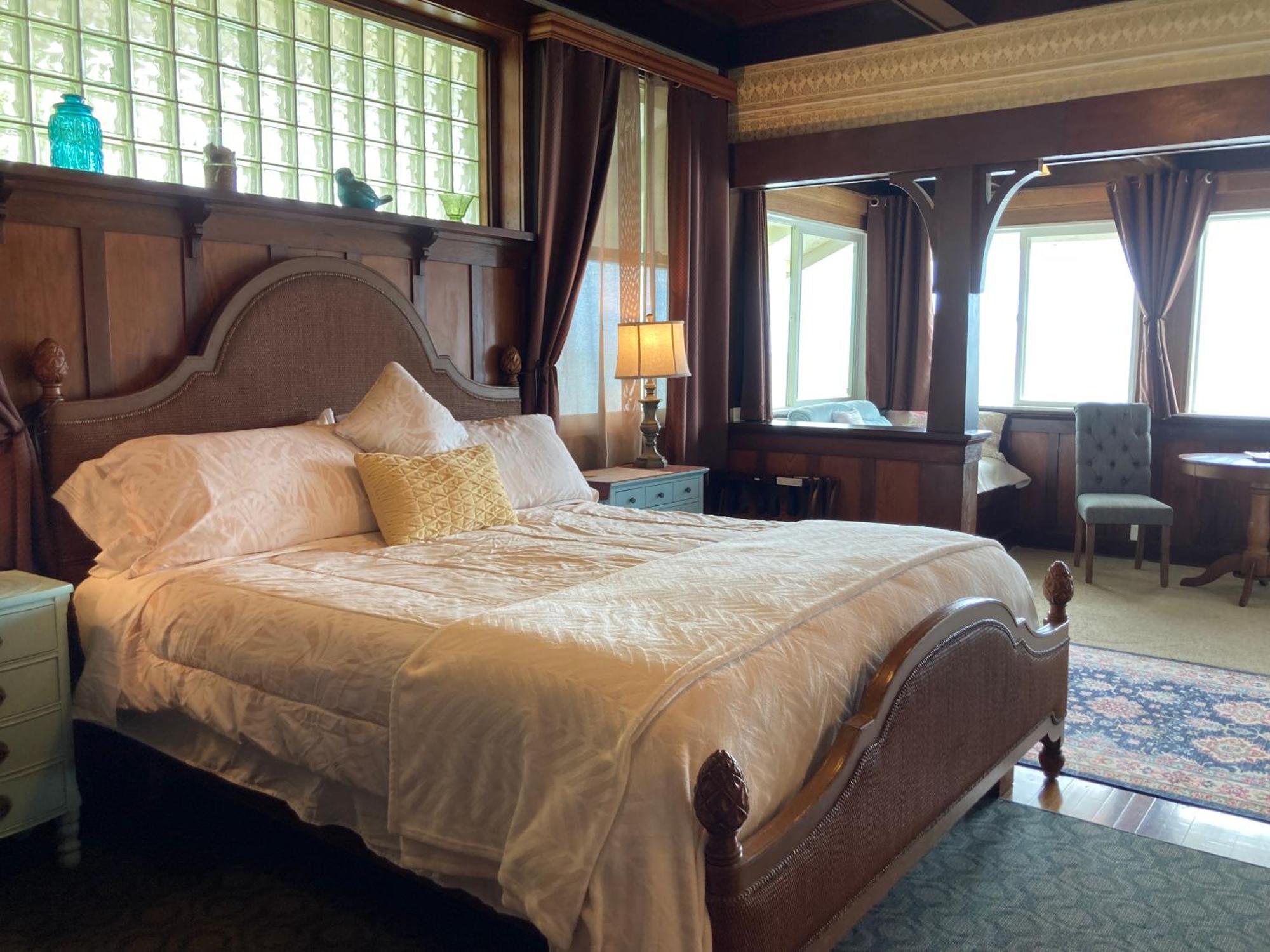 Bay Oceanfront Bed & Breakfast Hilo