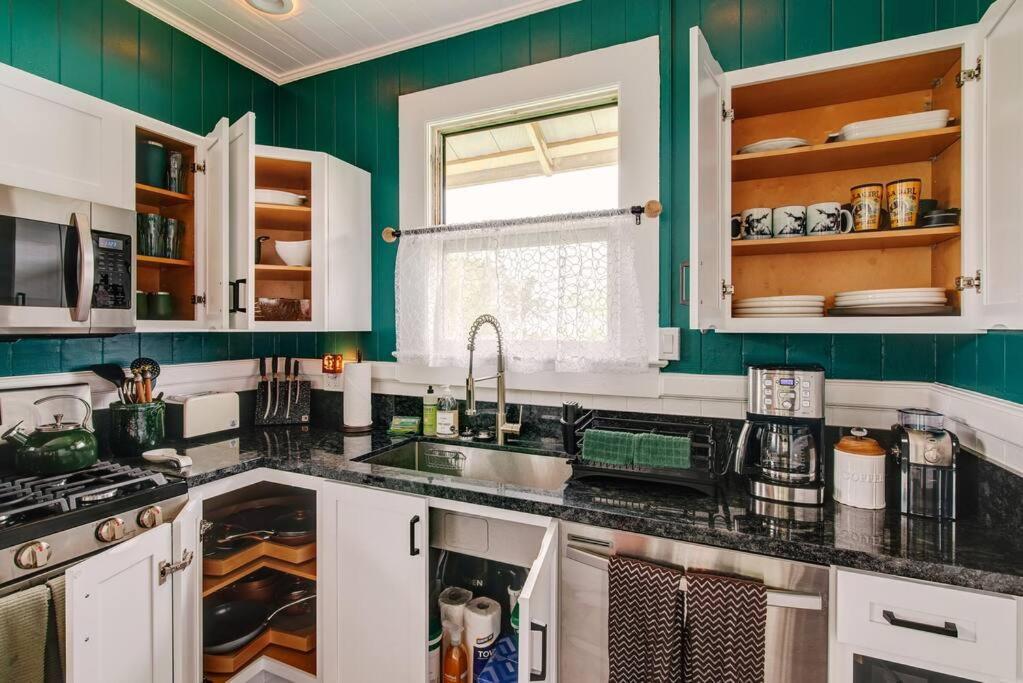 New - Hula House Wac- 3br- Town