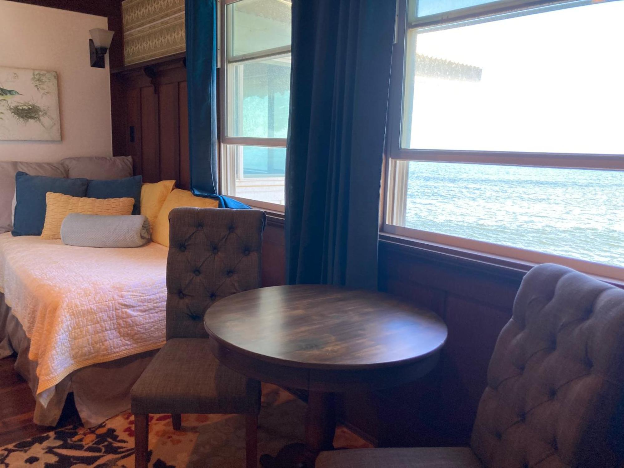 Bay Oceanfront 3*