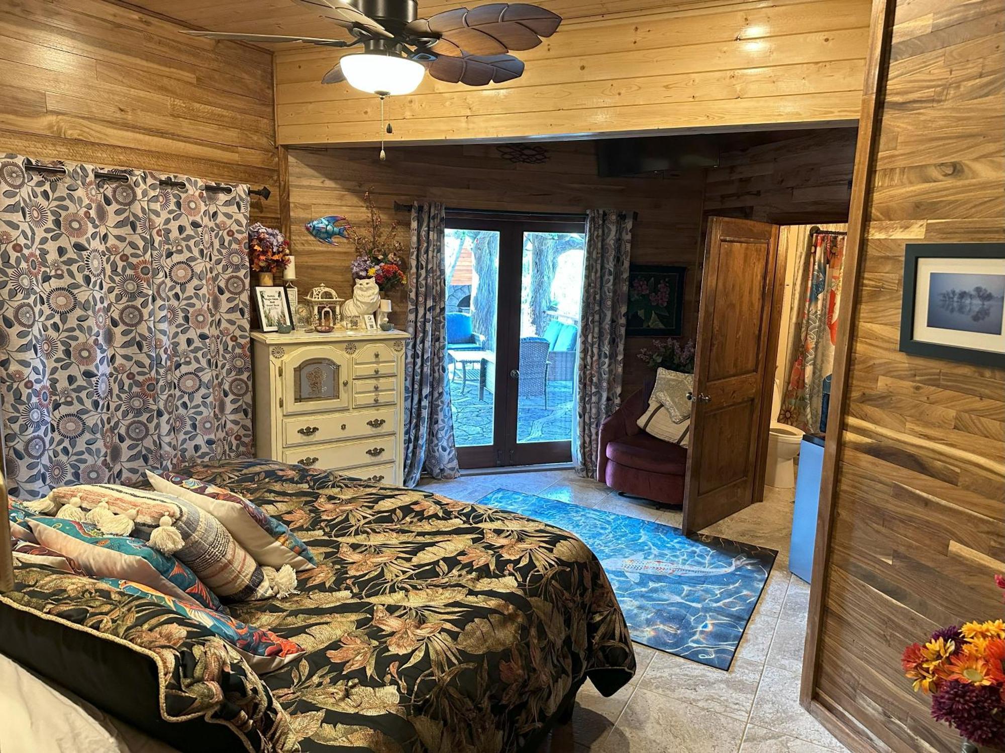 Bed & Breakfast Magic Skies