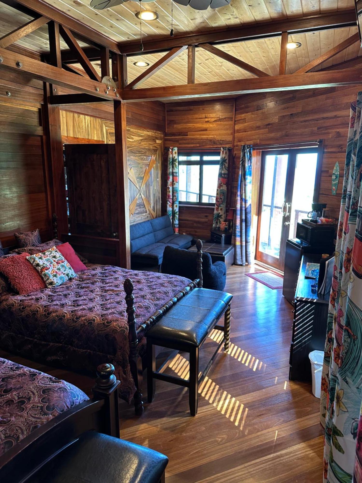 Bed & Breakfast Magic Skies *