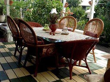 Hale Kawehi Guest house Hilo