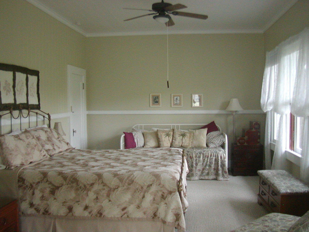 Old Hawaiian Bed & Breakfast 3*