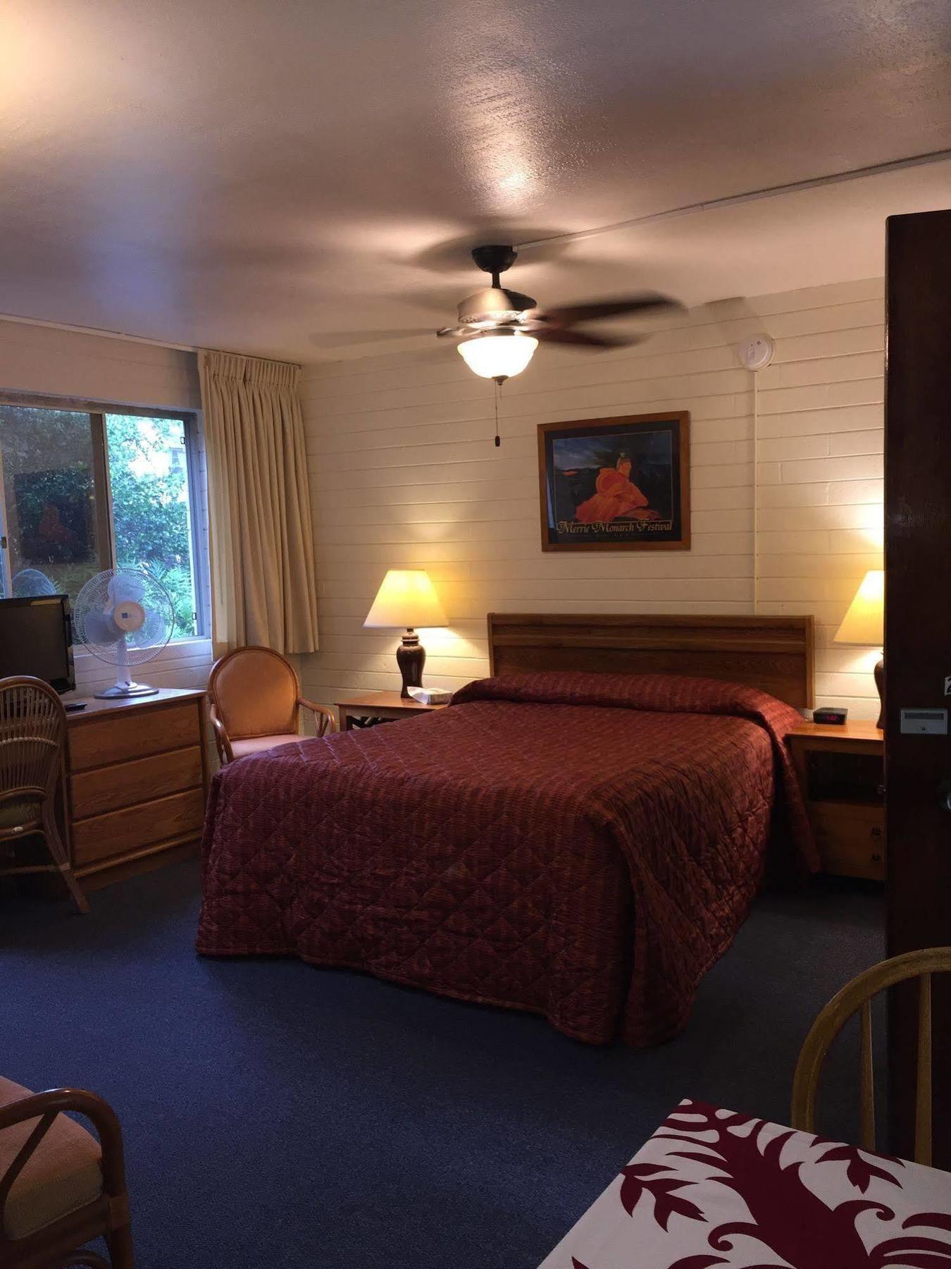 Dolphin Bay Hotel Hilo