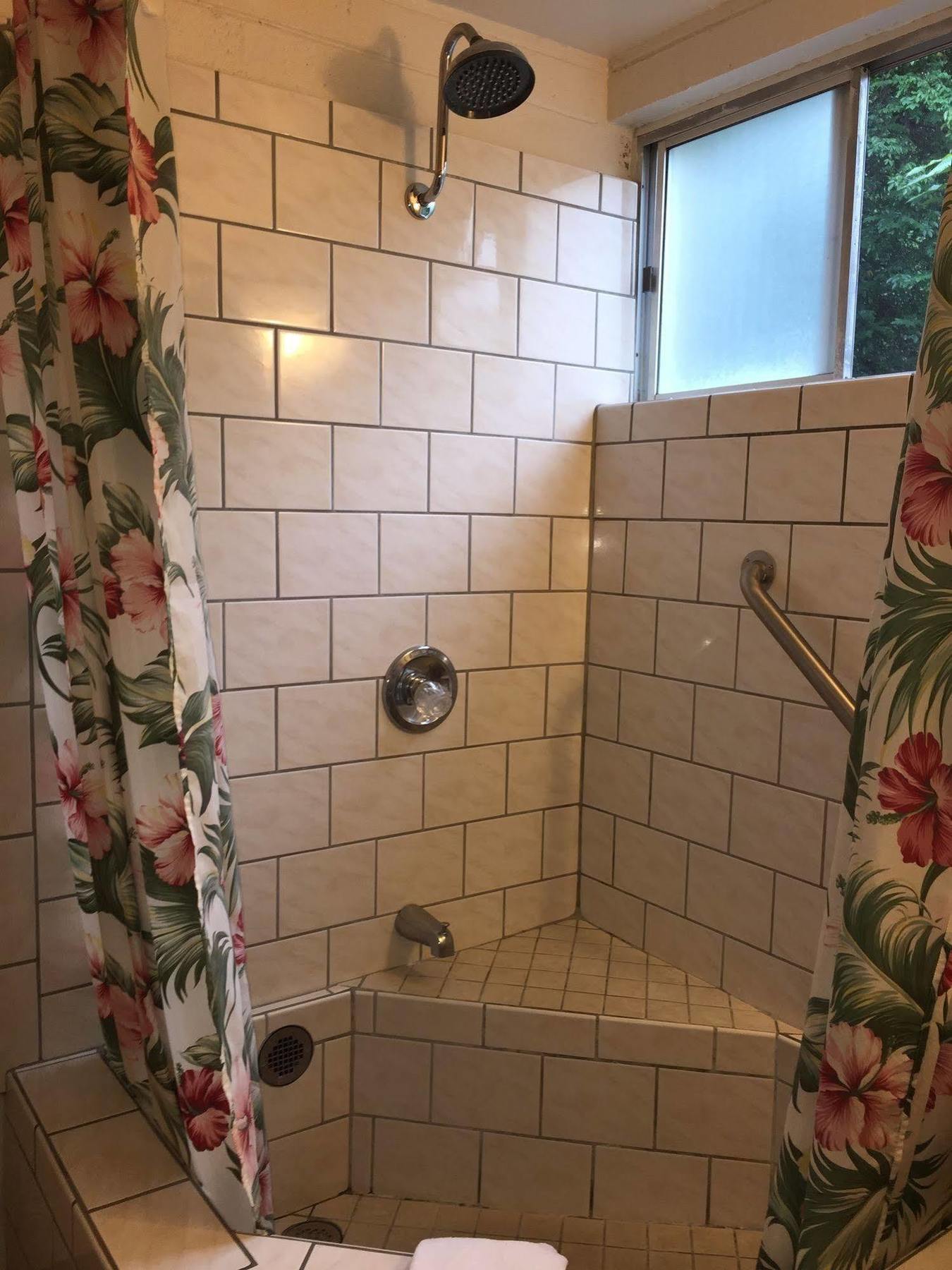 Dolphin Bay Hotel Hilo