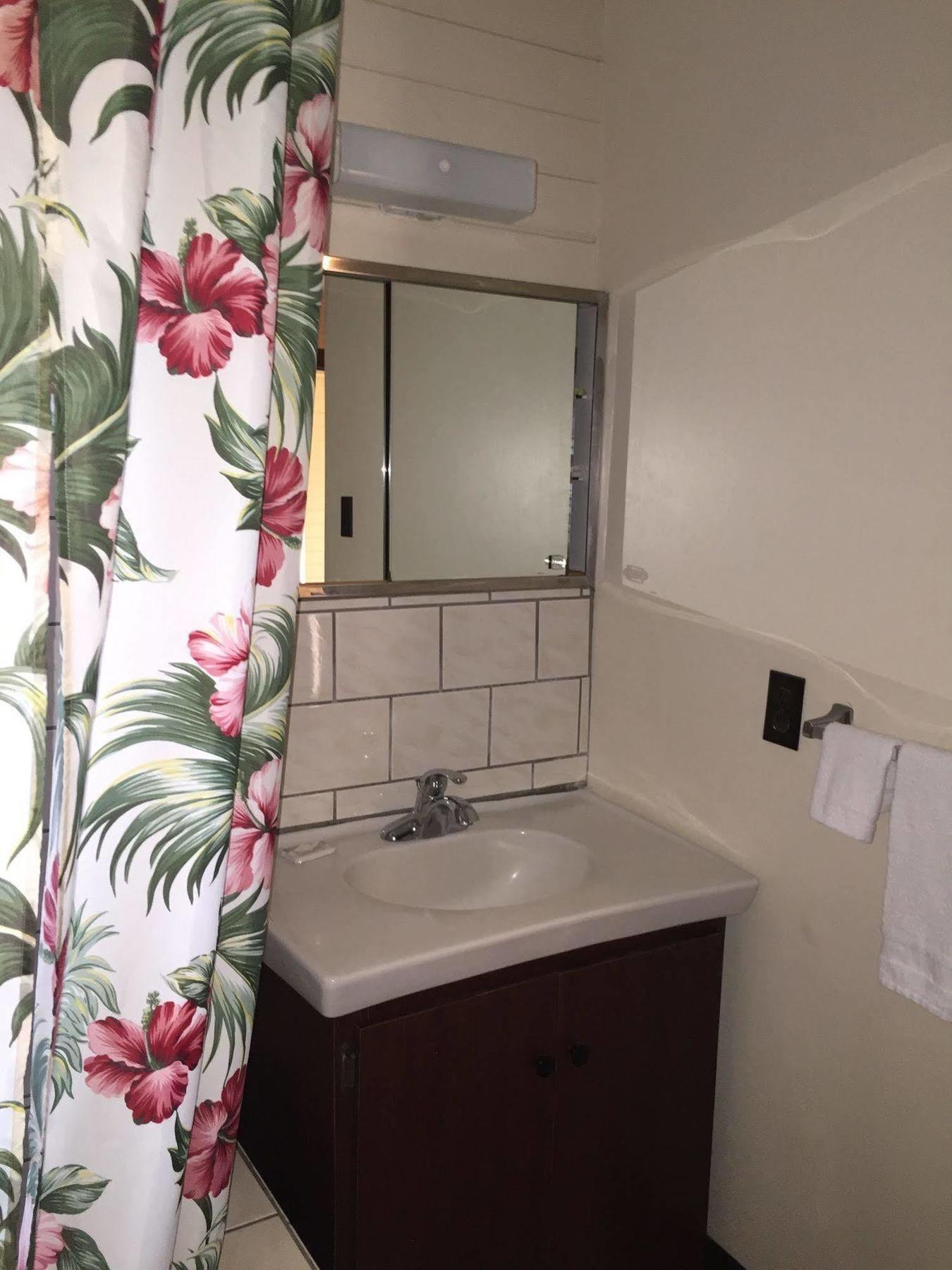 Dolphin Bay Hotel Hilo