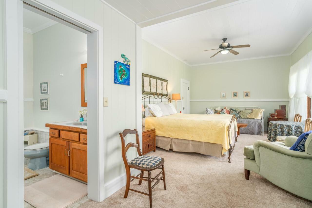 Old Hawaiian Bed & Breakfast